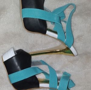 NWOT size 6 Victoria's secret heels.